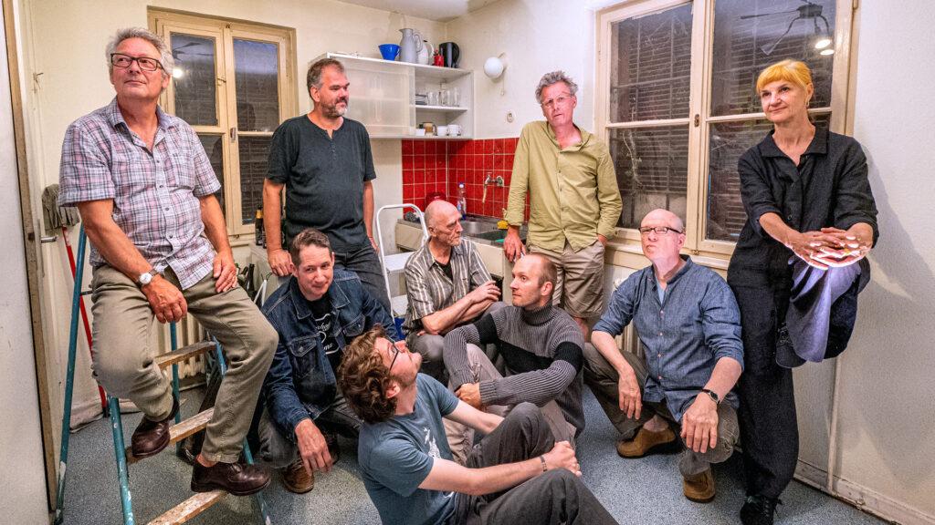 Achter ohne Steuermann, Mitglieder der Kooperative New Jazz Wiesbaden e.V. in der alten Küche in der Welfenstraße