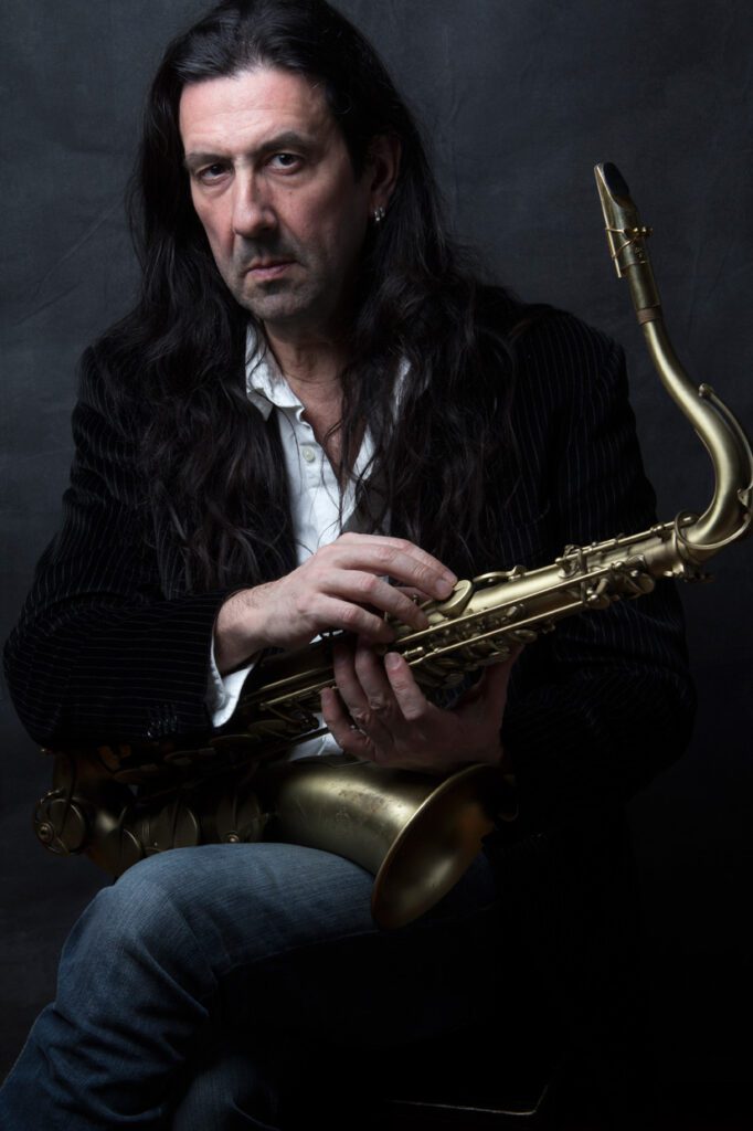 Eric Plandé mit Saxophon